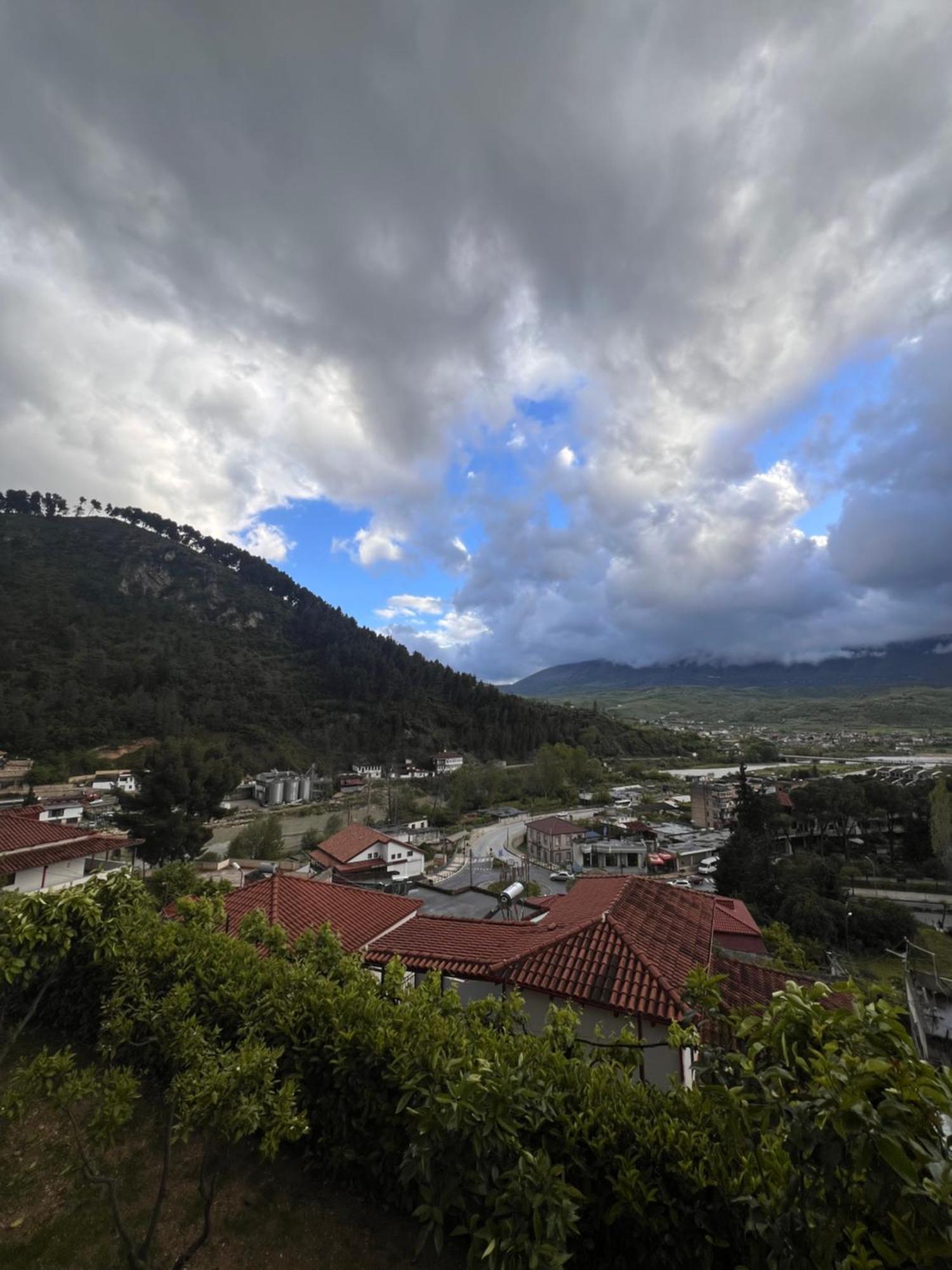 Hotel Villa Edis Berat Exterior foto